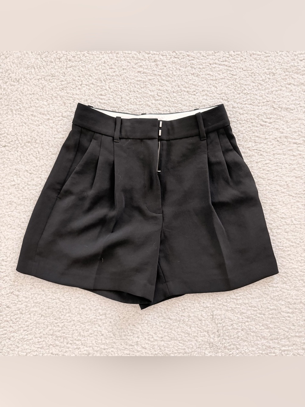 Aritzia Black High-Waist Pleated Women’s Shorts size 2